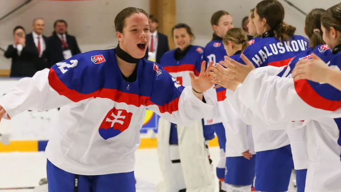 Slovenský hokejový zázrak. 15letá hráčka mezi dospělými uhrála 19 bodů za zápas