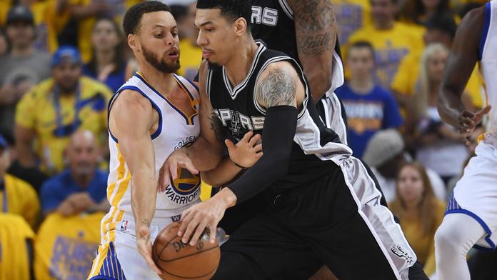 Hvězdy Golden State otočily zápas, San Antonio přišlo o Leonarda