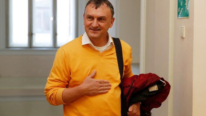 Koláček má nastoupit do švýcarského vězení. Neposlechnu, vzkázal