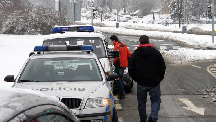Smrt u D1: mrtvý a tři zranění ve fabii a peugeotu