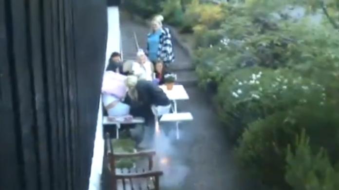 To musíte vidět: Blondýny odpalují petardu, Pat a Mat hadr! VIDEO