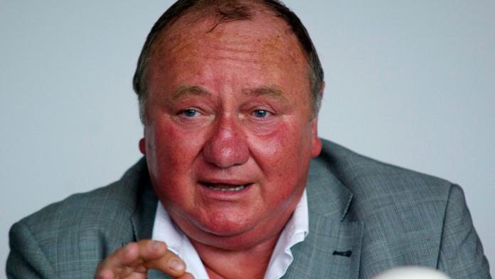 Jandák je po operaci žlučníku. Trpěl bolestí a hádkami