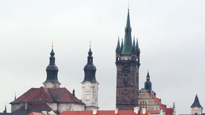 Žena skočila z klatovské věže. Zemřela na místě