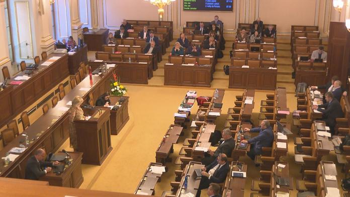 Pokračuje 35. schůze Sněmovny. Poslanci mají na programu interpelace vlády