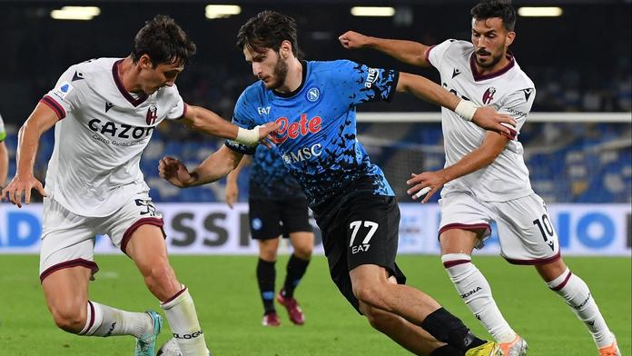 Neapol přetlačila Bolognu a vyšvihla se do čela Serie A