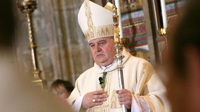 Styděl bych se vzít od Zemana vyznamenání, vyčetl Dukovi Halík