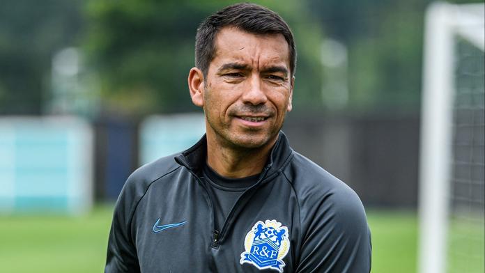 Rangers hledají náhradu za Gerrarda. Přijít by mohla legenda Barcelony