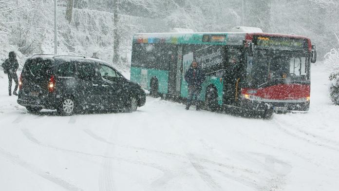 Bílá apokalypsa v Německu! Na severu napadlo až 35 cm sněhu