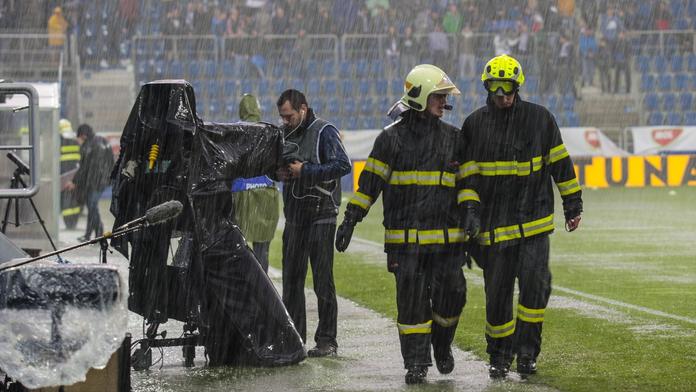 Počasí fotbalovým ani jiným sportovním akcím o tomto víkendu vůbec nepřeje