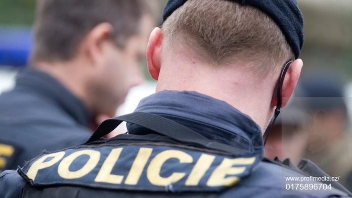 Policie na jihu Čech zasahovala ve škole. Kluk měl ohrožovat spolužáky nožem
