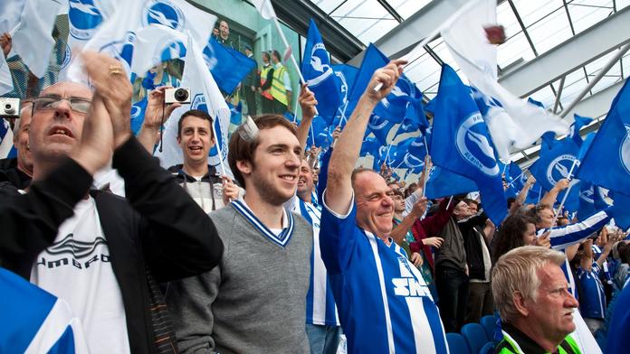 Kluby v Premier League rozjely akci. Zdravotníkům dají sto tisíc lístků