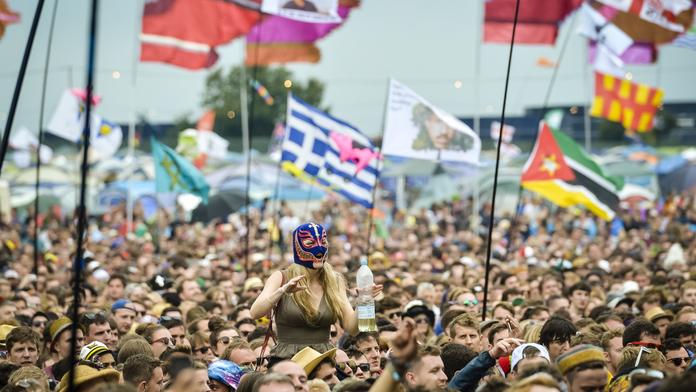 Nevyléčitelně nemocný Brit by chtěl naposledy na festival, přátelé založili sbírku na pronájem vrtulníku