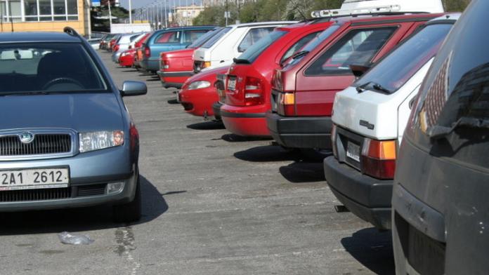 ČOI může trestat autobazary za přetočení tachometrů