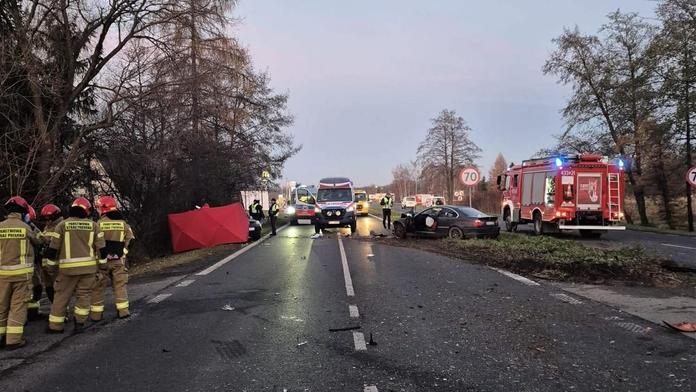 Tragédie u českých hranic. 21letý mladík boural v BMW, dívka v druhém autě zemřela