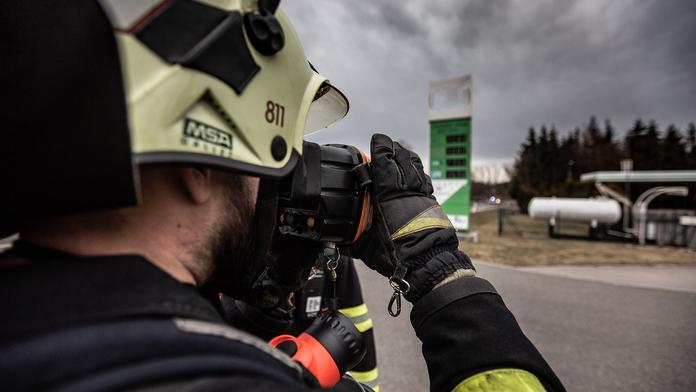 Záchranáři ošetřili 4 lidi zasažené plynem. Už se ví, co to bylo
