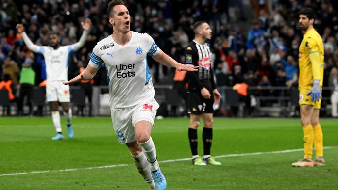 Marseille otočila zápas pěti góly, Milik potopil Angers hattrickem