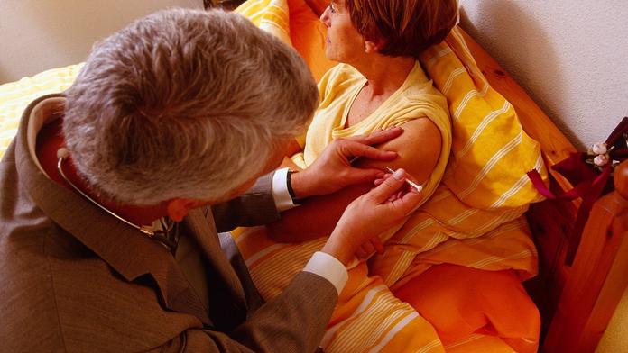 Ošetřovatel měl píchat seniorům inzulín! Je obviněný z šesti vražd