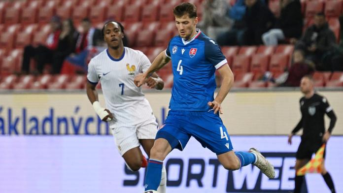 Děravá síť a mizerná návštěva. Trapas v Trnavě, píšou o utkání Slováci
