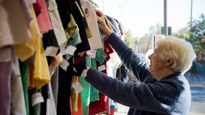 Covid zasáhl i charity. Oblečení není dost, přibylo hovorů na linky důvěry