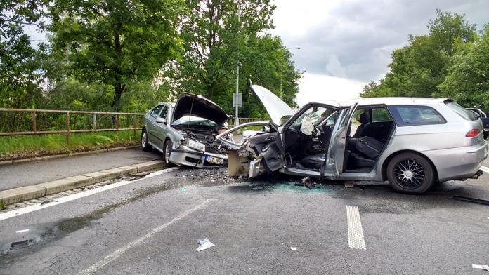 Nehody v sobotu komplikovaly dopravu. I přes policejní kontroly