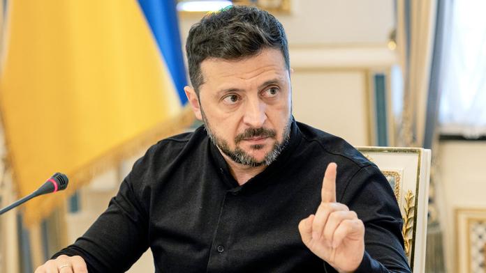 Ukrajinský prezident Volodymyr Zelenskyj během tiskové konference vlády, 4. 6. 2025