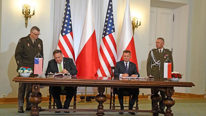 Pompeo chce v Polsku víc vojáků USA. Podepsal dohodu s ministrem