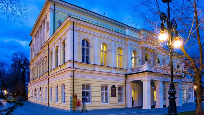 Palác Žofín na Slovanském ostrově v Praze