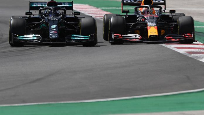 Hamilton v Portugalsku vítězí! Verstappen přišel o nejrychlejší kolo