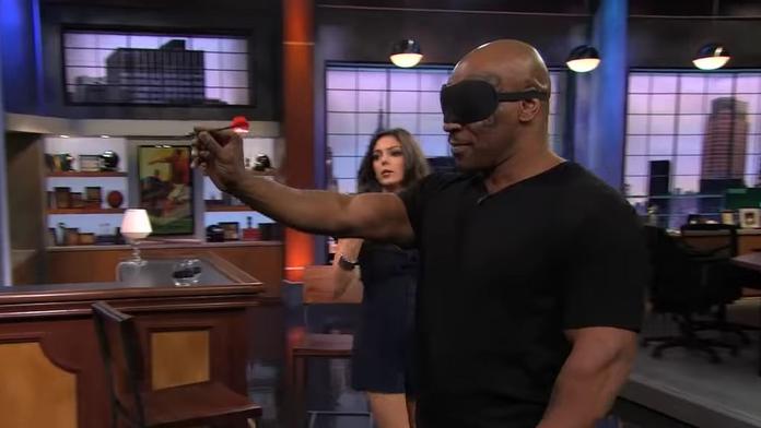 Koordinace ruky a oka? Mike Tyson ukázal, že stačí přesná pravačka
