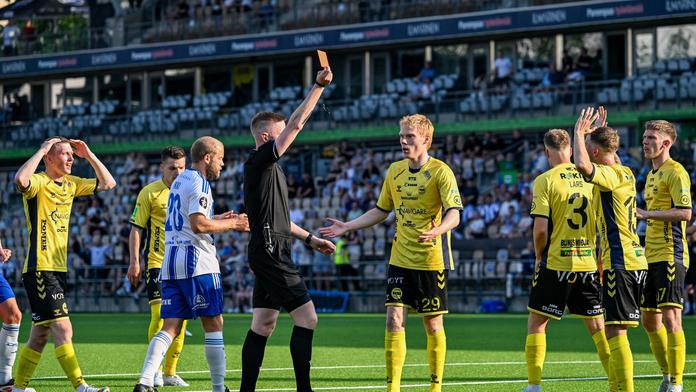 Když ani výhra 4:0 nestačí. Faerský tým čelil 60 střelám a v Evropě končí