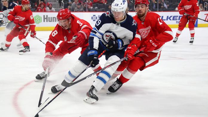 Hronek a Zadina řídili výhru Detroitu, Frolík se trefil potřetí za sebou
