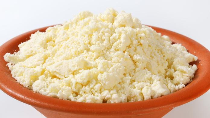Do českých obchodů se dostal sýr s nebezpečnou bakterií. V žádném případě ho nejezte