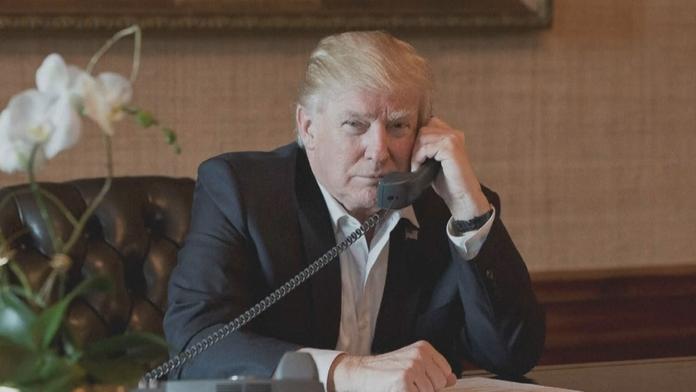 Trump omilostnil dalších 26 lidí, dle kritiků odměňuje potrestané spojence