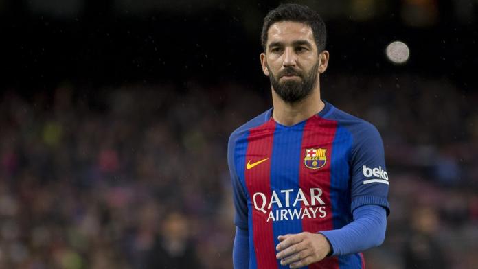 Místo dresu Barcelony na tři roky do vězení! Arda zmlátil zpěváka