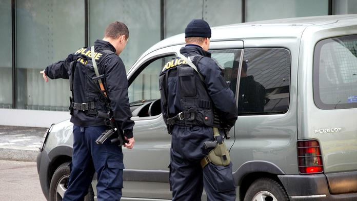 Polák chtěl přes ČR pašovat do Francie tři Gruzínce. Policisté jej zadrželi na hranicích