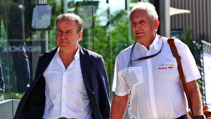 Raymond Vermeulen (vlevo) je agentem Maxe Verstappena, vedle něj poradce Red Bullu Helmut Marko