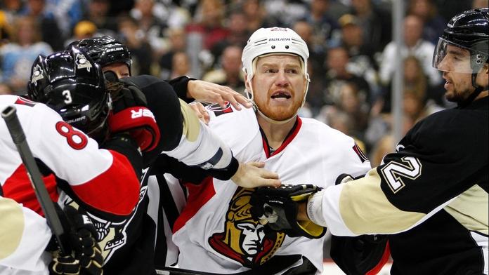 Hokejová Ottawa vyřadí číslo 25. Nosil jej proslulý bitkař