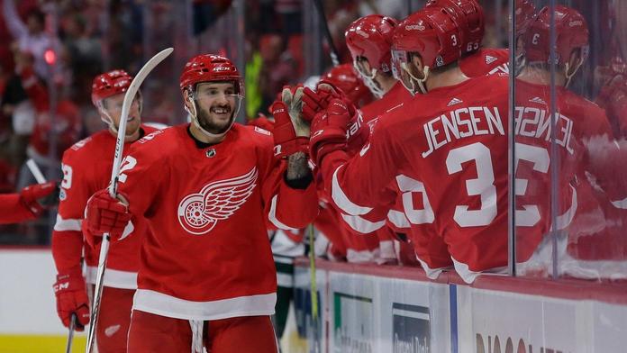 Gól, nahrávka, narozeniny a pivo za odměnu! Frk je v NHL raritou