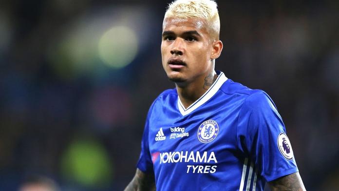 Záložník Chelsea urážel Číňany, klub ho poslal předčasně domů