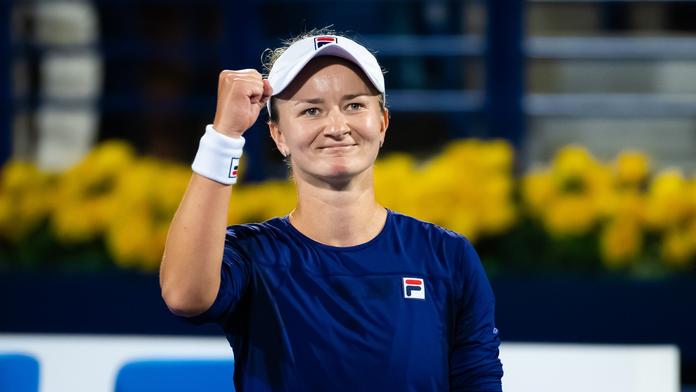 Krejčíková nadělila soupeřce kanára. V Madridu postupuje i Bouzková