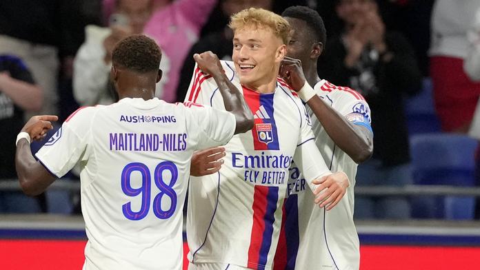 Karabec po gólu za Lyon: Snadná trefa, ale hodně mi pomůže. Chválil i atmosféru