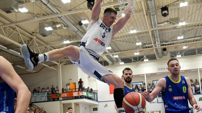 Opava nezvládla druhý poločas a oslavy se odkládají. Děčín v sérii snížil