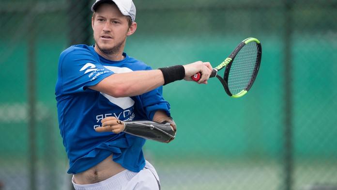 Postavil se osudu: Borec s jednou rukou má svůj první bod v ATP!