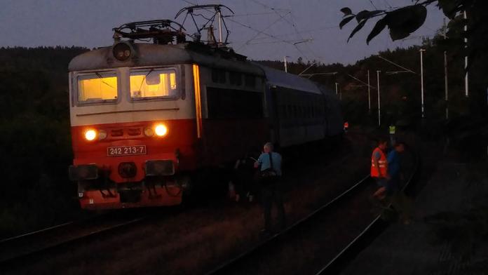 Vlak z Brna do Prahy srazil ženu! Zůstala zaklíněná pod koly