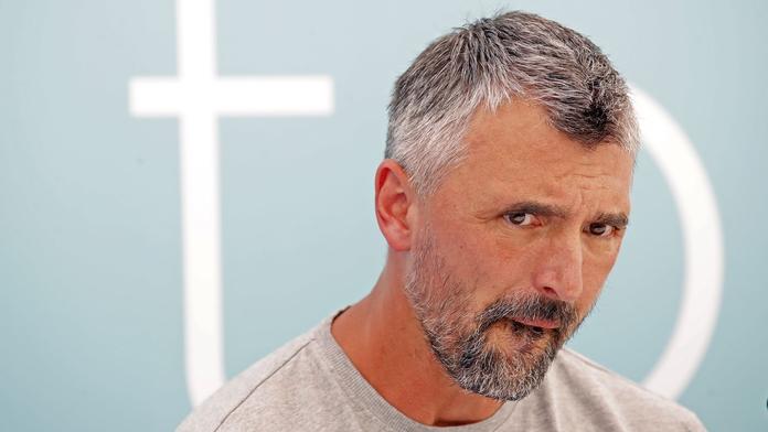 Djokovičovo okolí hlásí další případ, koronavirem se nakazil jeho trenér