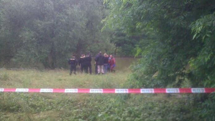 V Černošicích nalezli lidé tělo mrtvého muže, bylo zamotáno ve větvích nad Berounkou!