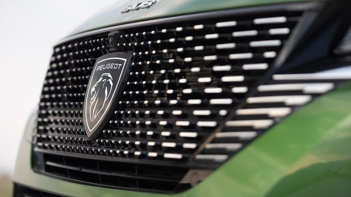 Tajemství nového znaku. Peugeot pod lva schoval technologickou novinku