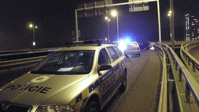 Zfetovaný řidič prchal před policií 50 kilometrů