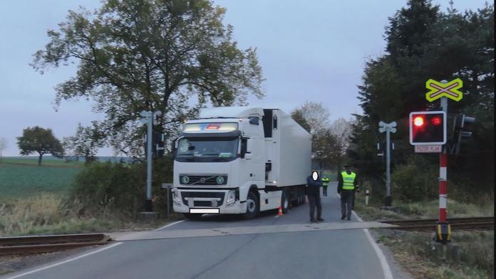 Šoféři kamionů i experti se bouří a říkají: TEN ŘIDIČ LŽE!