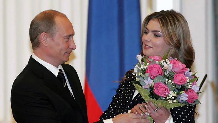 Tohle Putin nechtěl. Na veřejnost unikly nové fotky jeho malých synů